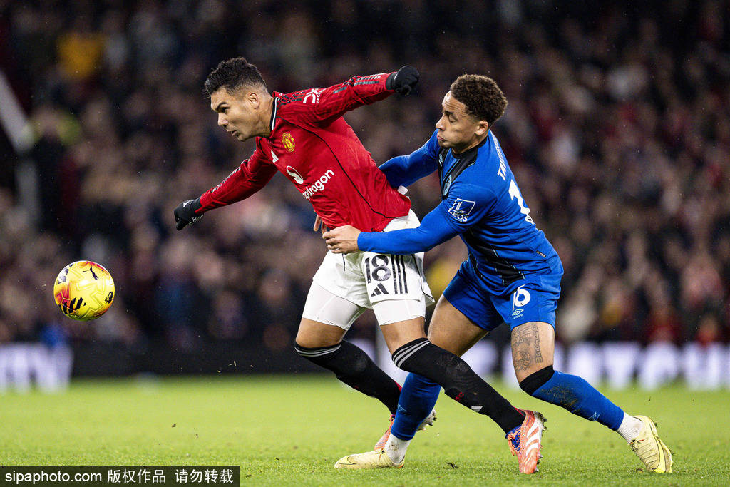 中超赛场争议判罚：VAR引发讨论,